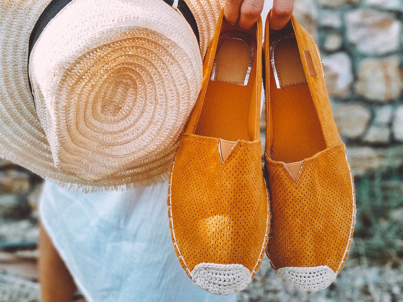 Espadrilles Plates En Cuir Jaune White Mountain Taille US 6.5 M - Neuves Sans Emballage