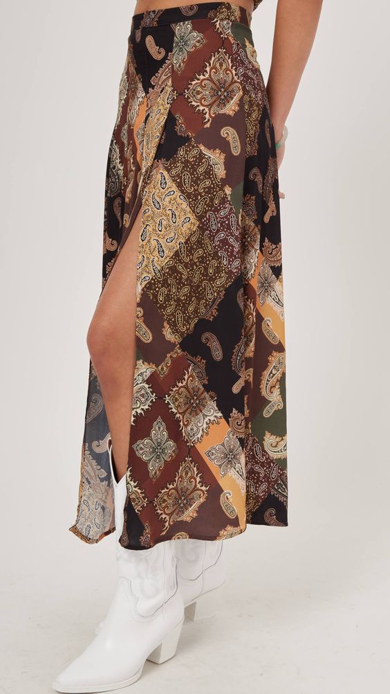 Comment le motif paisley accompagne la mode depuis plus de 2 000 ans ? 1 Le motif cachemire paisley dans la mode