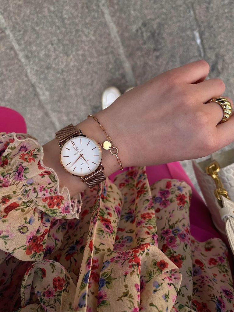 Montre élastique Lumineuse Pour Femme - Bracelet à Fleurs - Quartz - Pour Petits Poignets