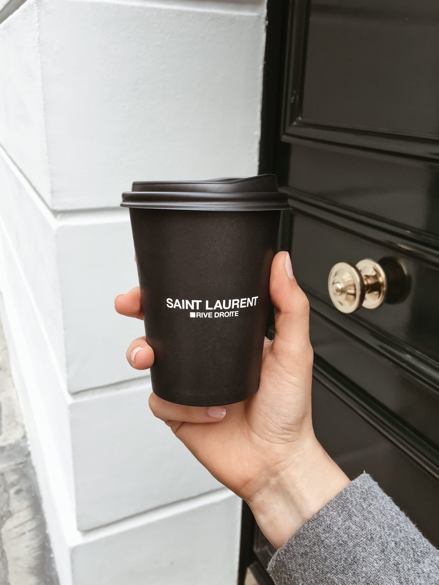 On a testé le café Saint Laurent : arnaque ou vrai barista ? 1 Adresse café Yves Saint Laurent