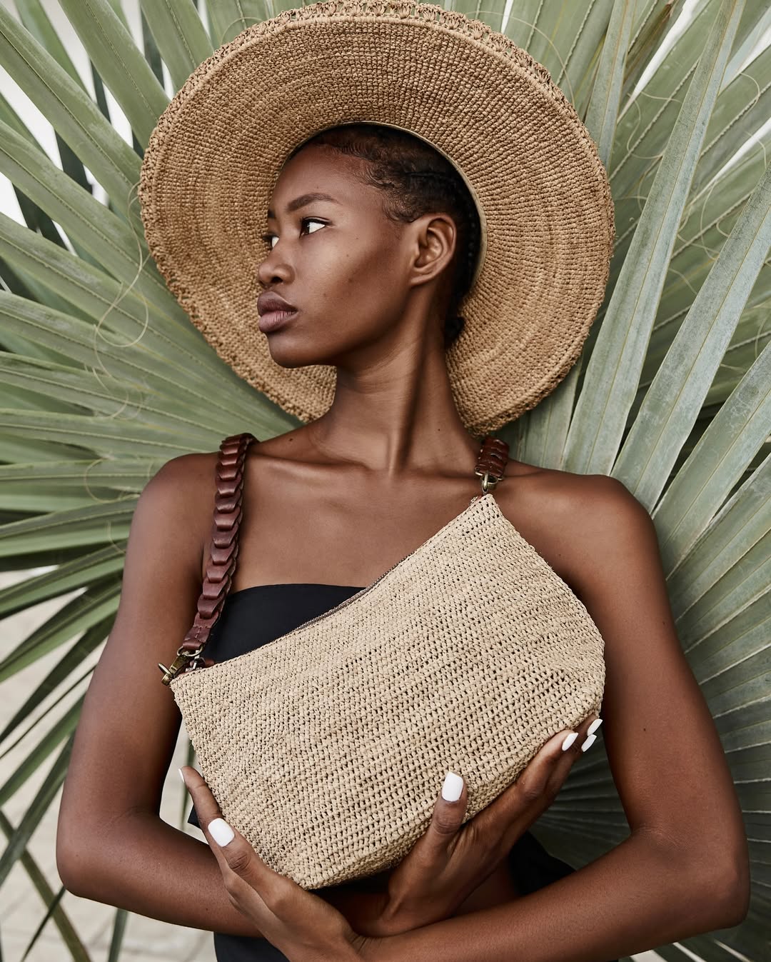 L’Élégance responsable : le raphia réinventé par Ibeliv 1 LElegance responsable le raphia reinvente par Ibeliv Modalova