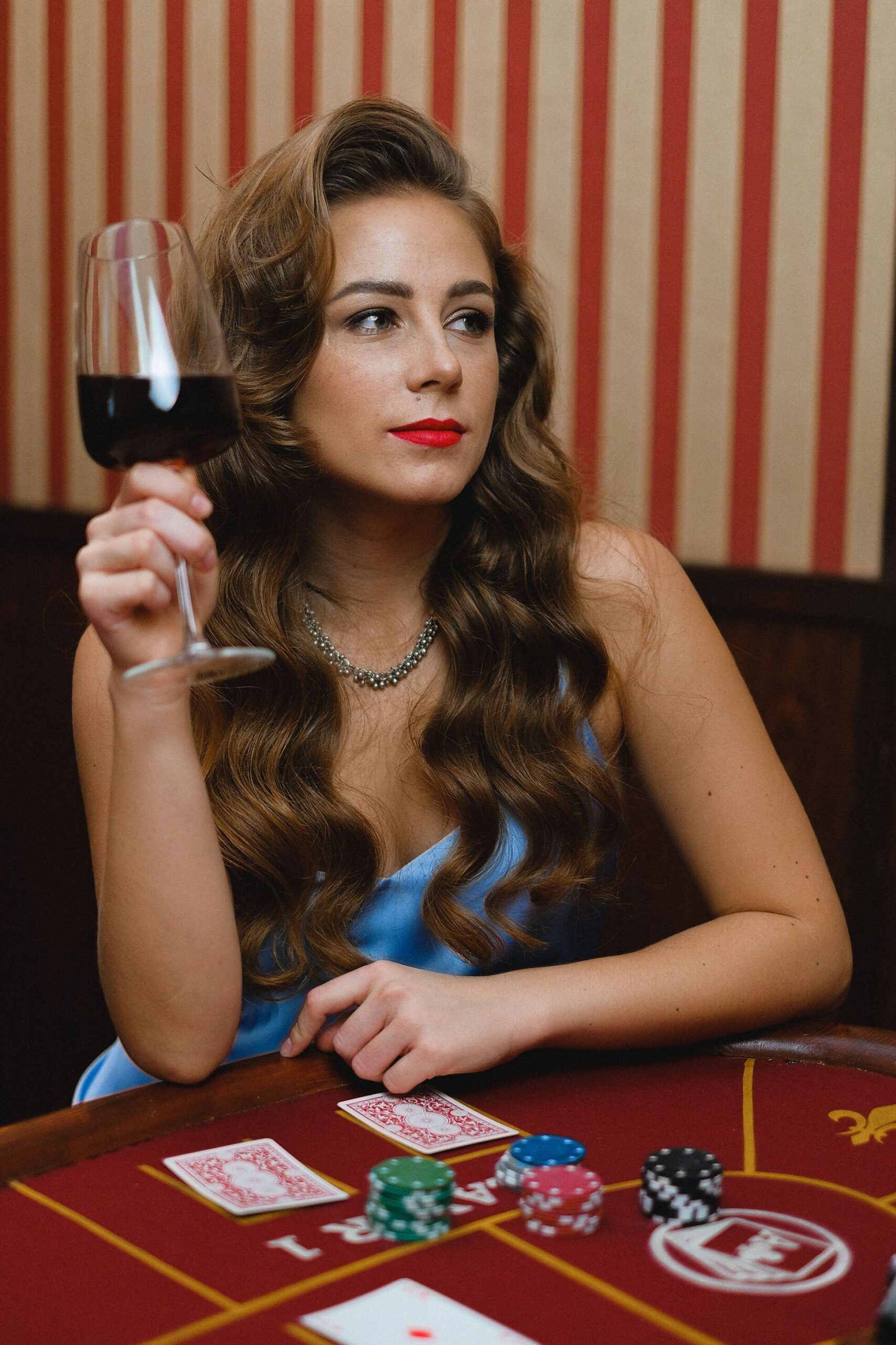 Casino chic lart de dejouer le dress code Modalova scaled