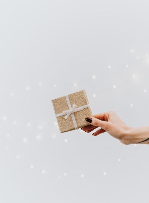 Quand les grandes maisons reinventent la carte cadeau Modalova scaled